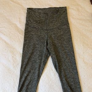 Nike heather gray cropped leggings